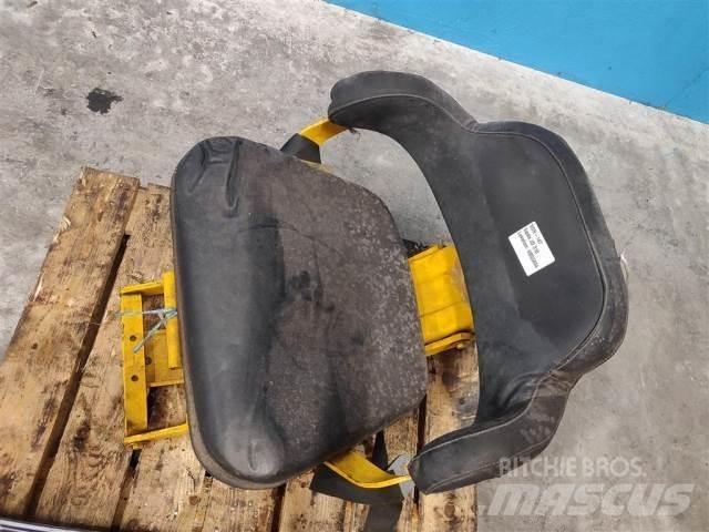 John Deere 310 驾驶室与内部