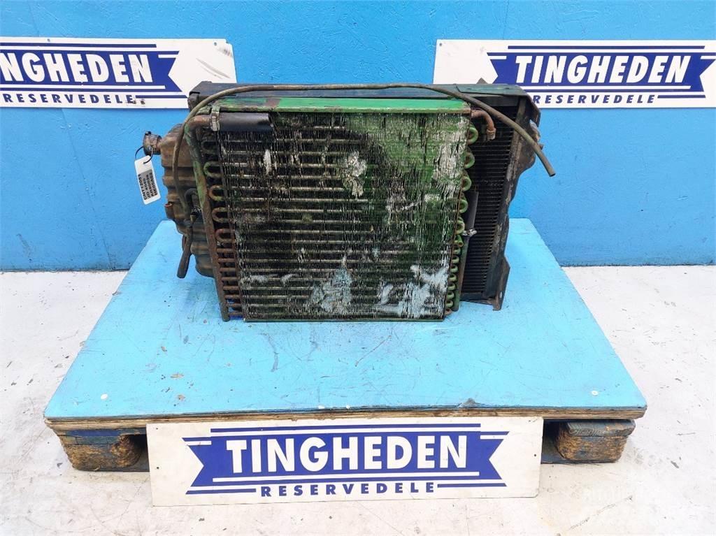 John Deere 4040 散热器