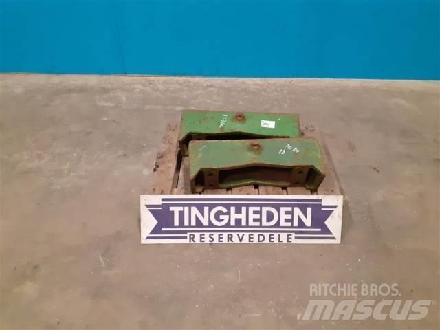 John Deere 4240 前配重块