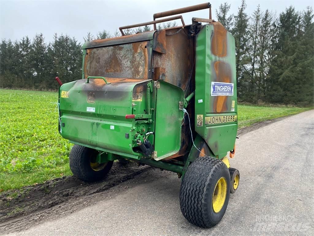 John Deere 580 圆捆打捆机