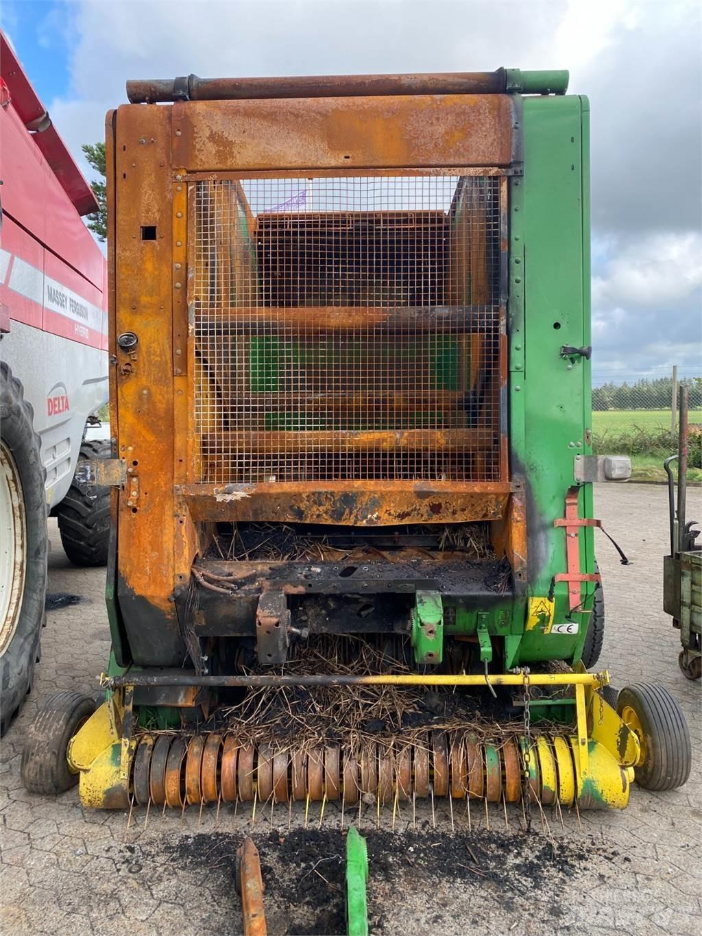 John Deere 590 圆捆打捆机