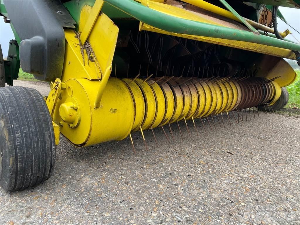 John Deere 592 圆捆打捆机