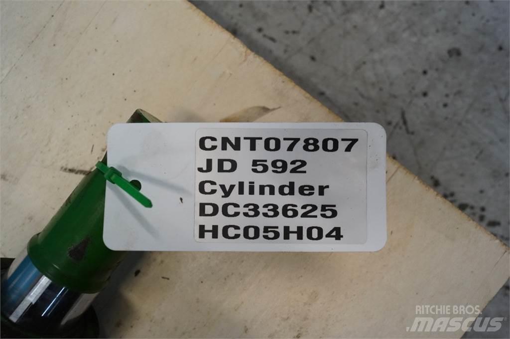 John Deere 592 货物钳车