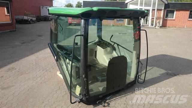 John Deere 6210R 驾驶室与内部