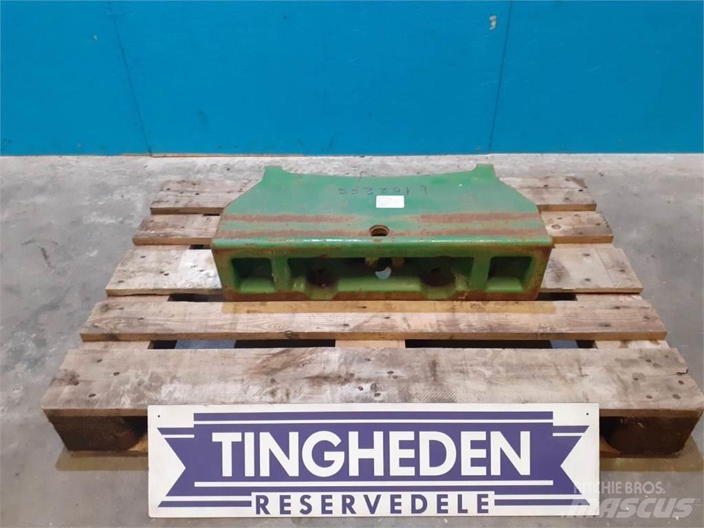 John Deere 6410 前配重块