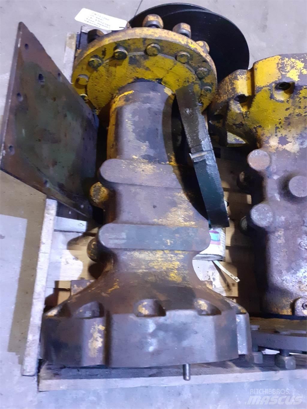 John Deere 644C 轴