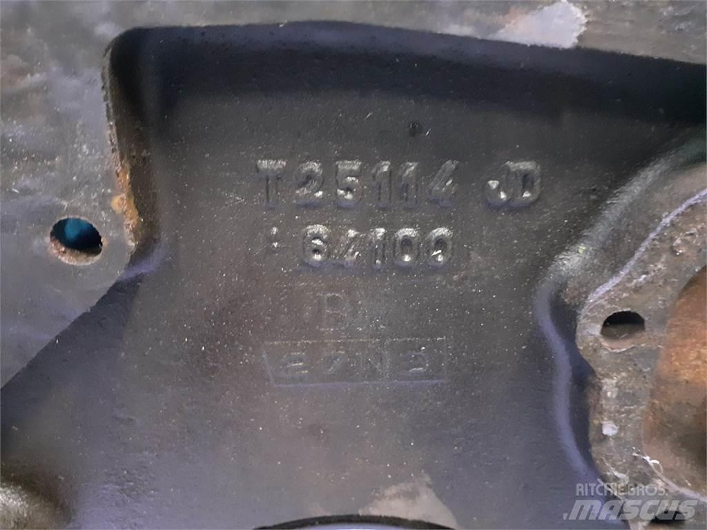 John Deere 935 发动机
