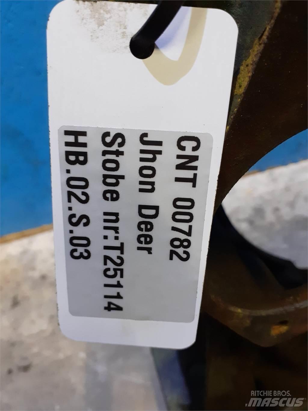 John Deere 935 发动机