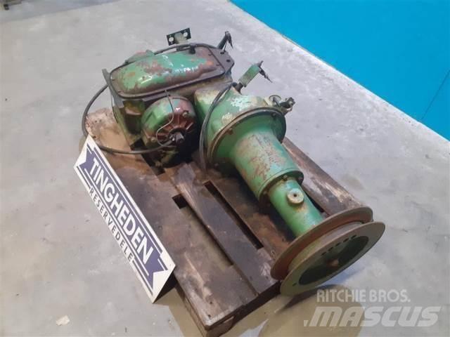 John Deere 955 传动装置