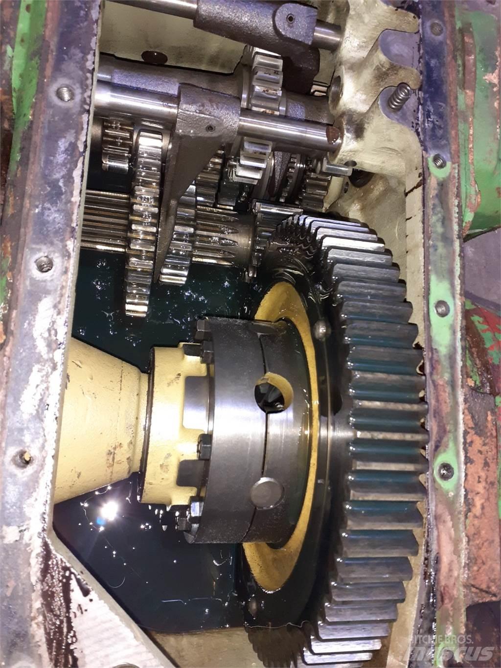 John Deere 975 传动装置