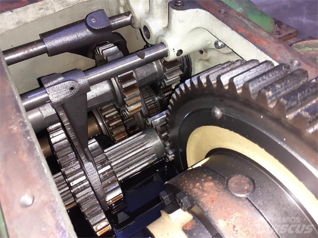 John Deere 975 传动装置