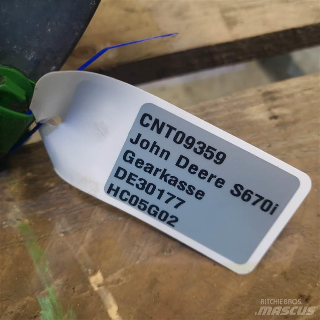 John Deere S670 传动装置
