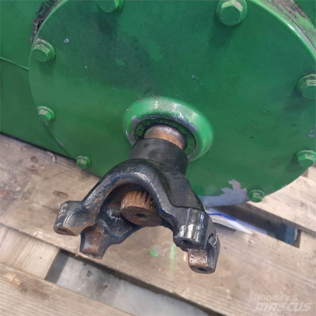 John Deere S670 传动装置