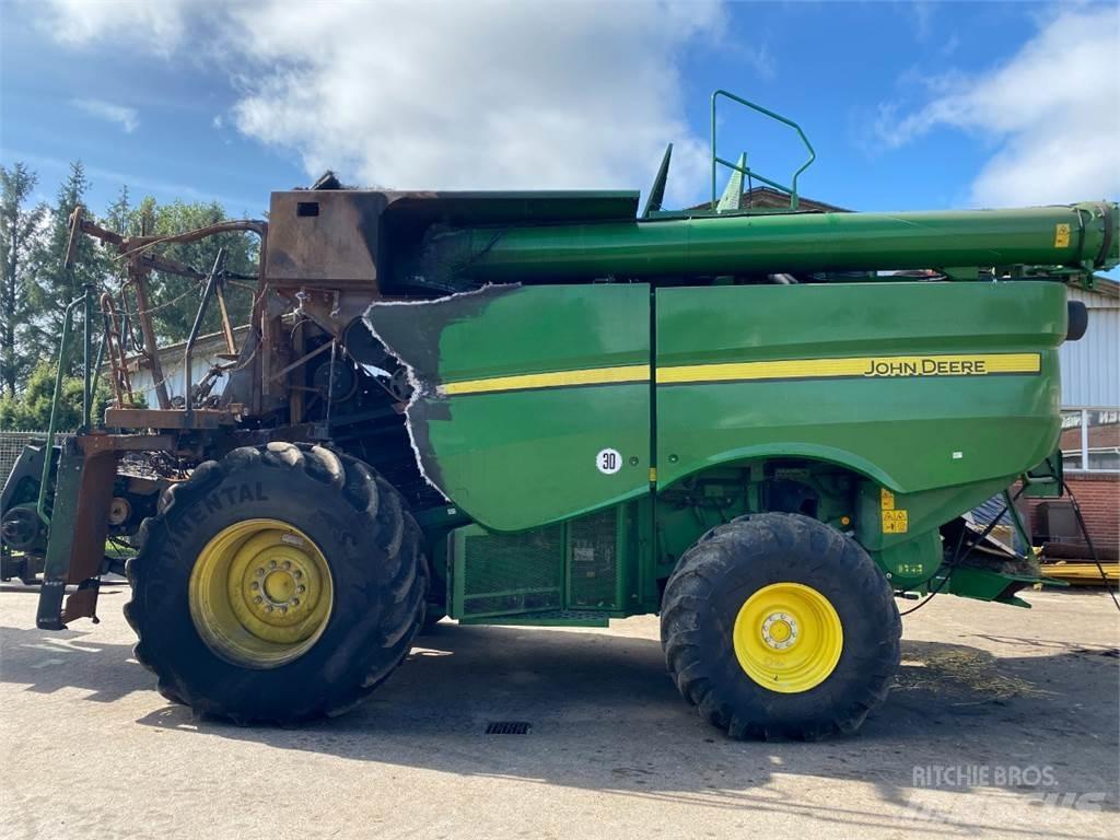John Deere S670I 联合收割机
