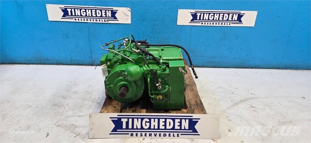 John Deere S690 传动装置