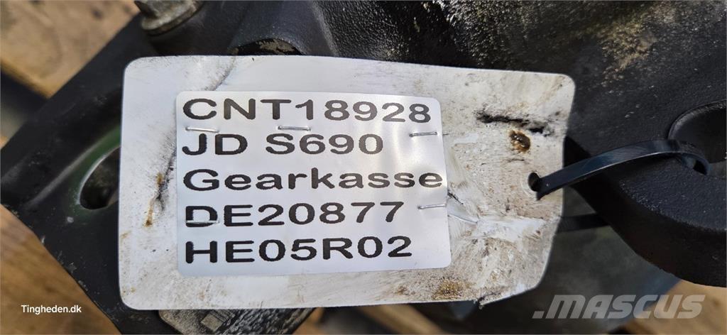 John Deere S690 传动装置
