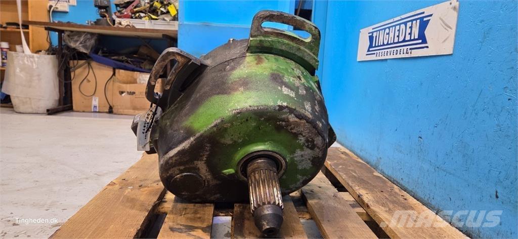 John Deere S690 传动装置