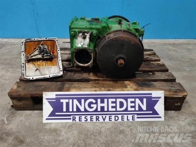 John Deere T670 传动装置