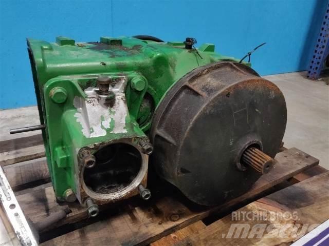 John Deere T670 传动装置