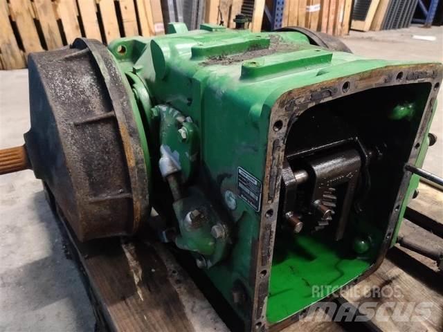 John Deere T670 传动装置