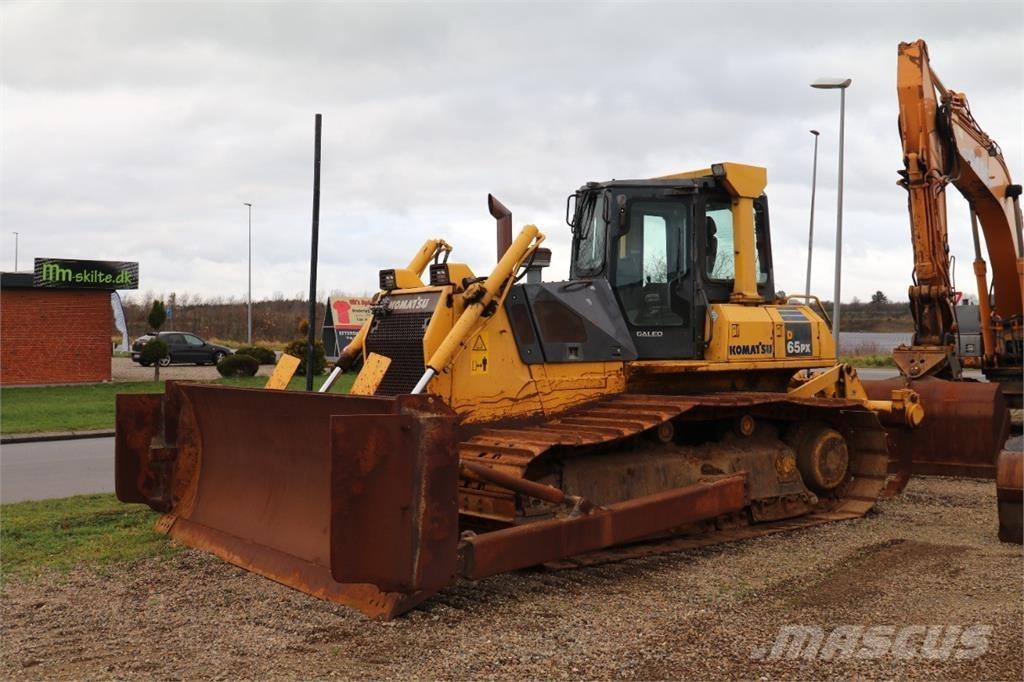 Komatsu D65PX-15 履带式推土机