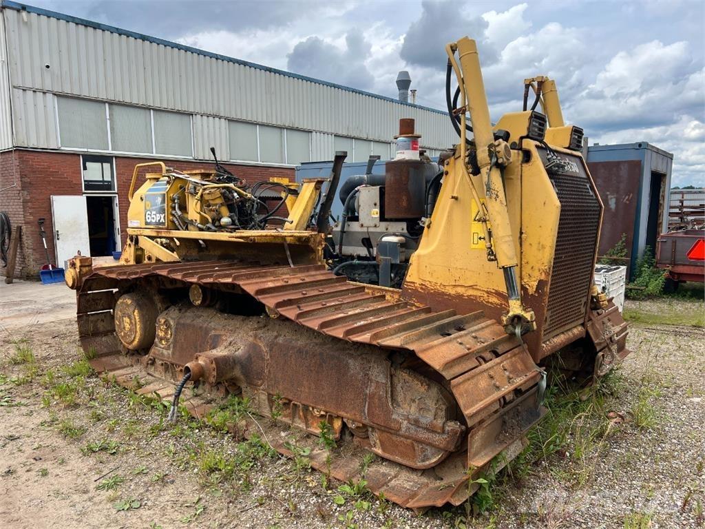 Komatsu D65PX-15 履带式推土机