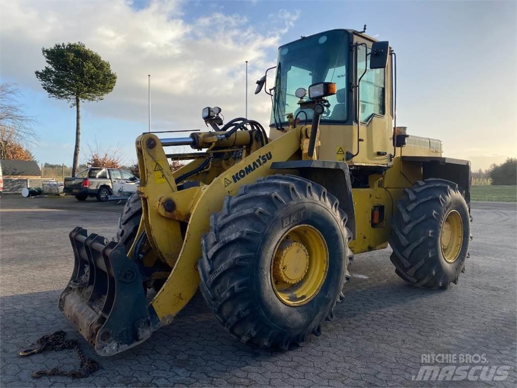 Komatsu WA270 轮式装载机