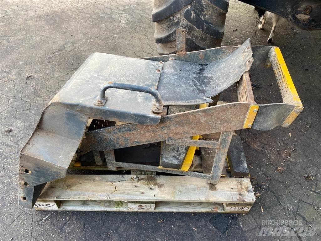 Komatsu WA270 轮式装载机