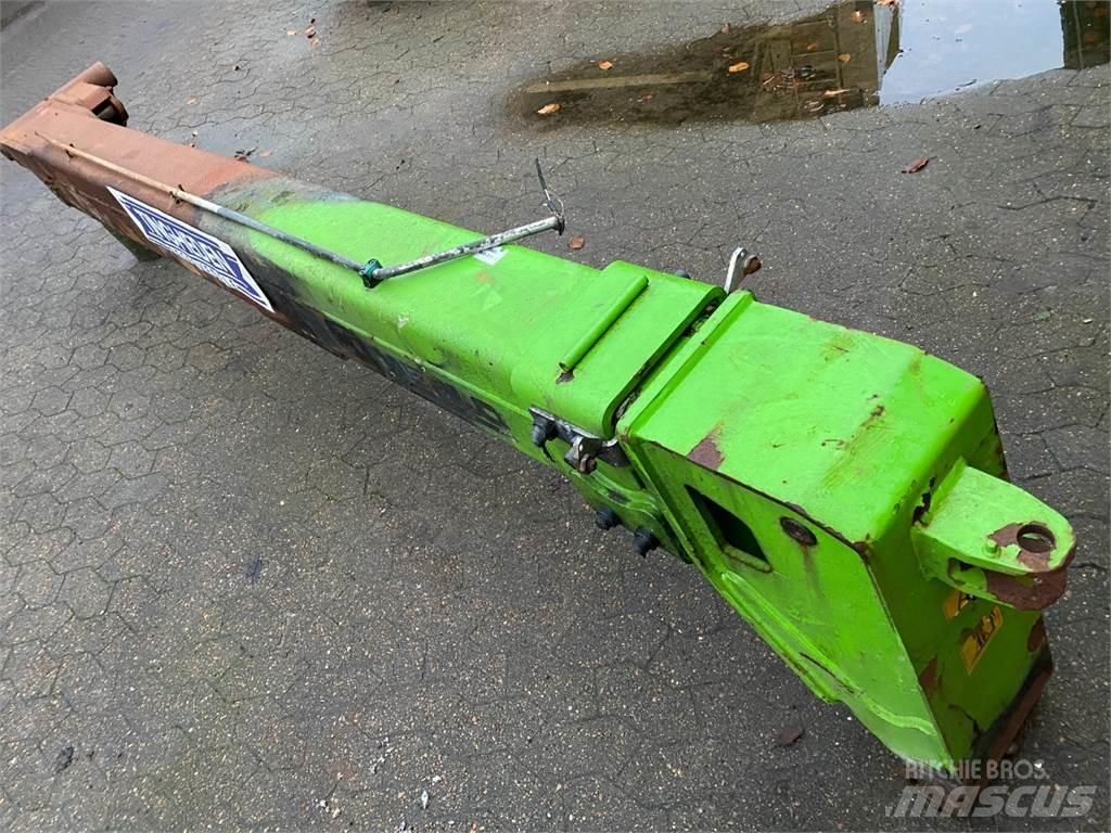 Merlo 25.6 吊杆和铲斗