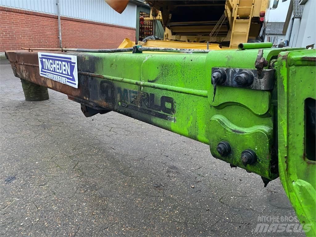 Merlo 25.6 吊杆和铲斗
