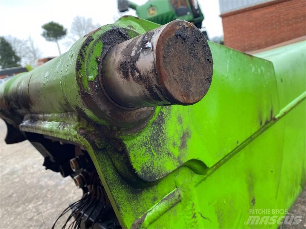 Merlo 38.10 吊杆和铲斗