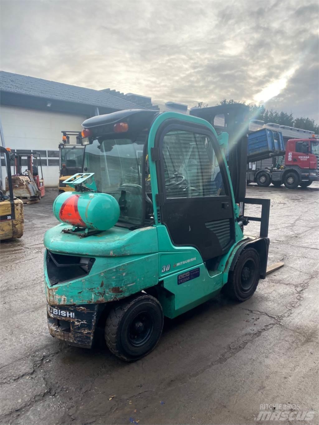 Mitsubishi FG30 天然气叉车