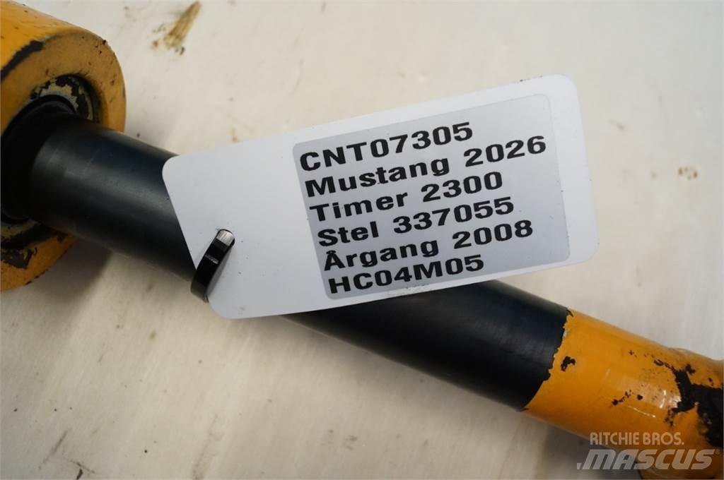 Mustang 2026 吊杆和铲斗