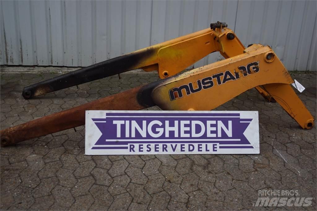 Mustang 2026 吊杆和铲斗