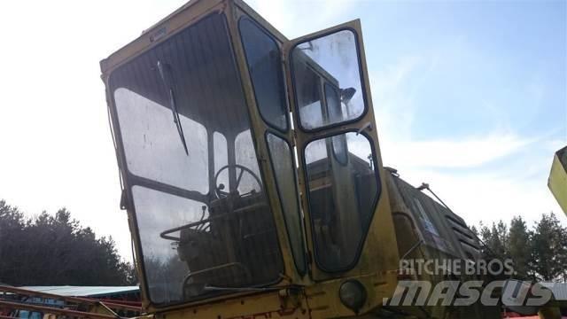 New Holland 1520 驾驶室与内部