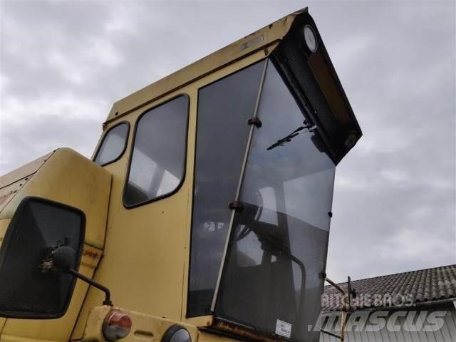 New Holland 1550 驾驶室与内部