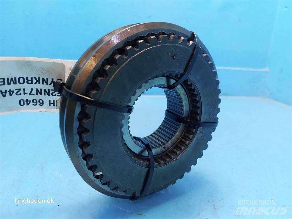 New Holland 6640 传动装置