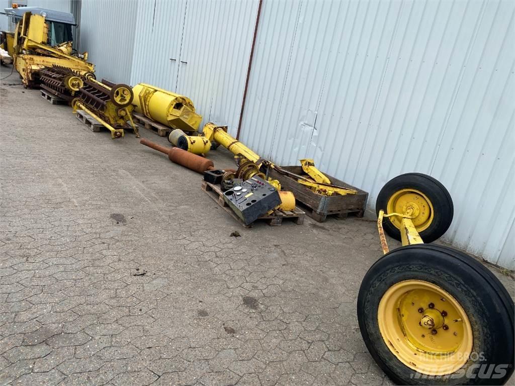 New Holland 8080 联合收割机
