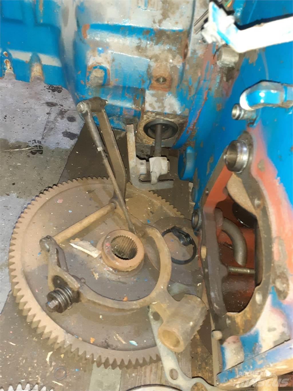 New Holland 8340 传动装置