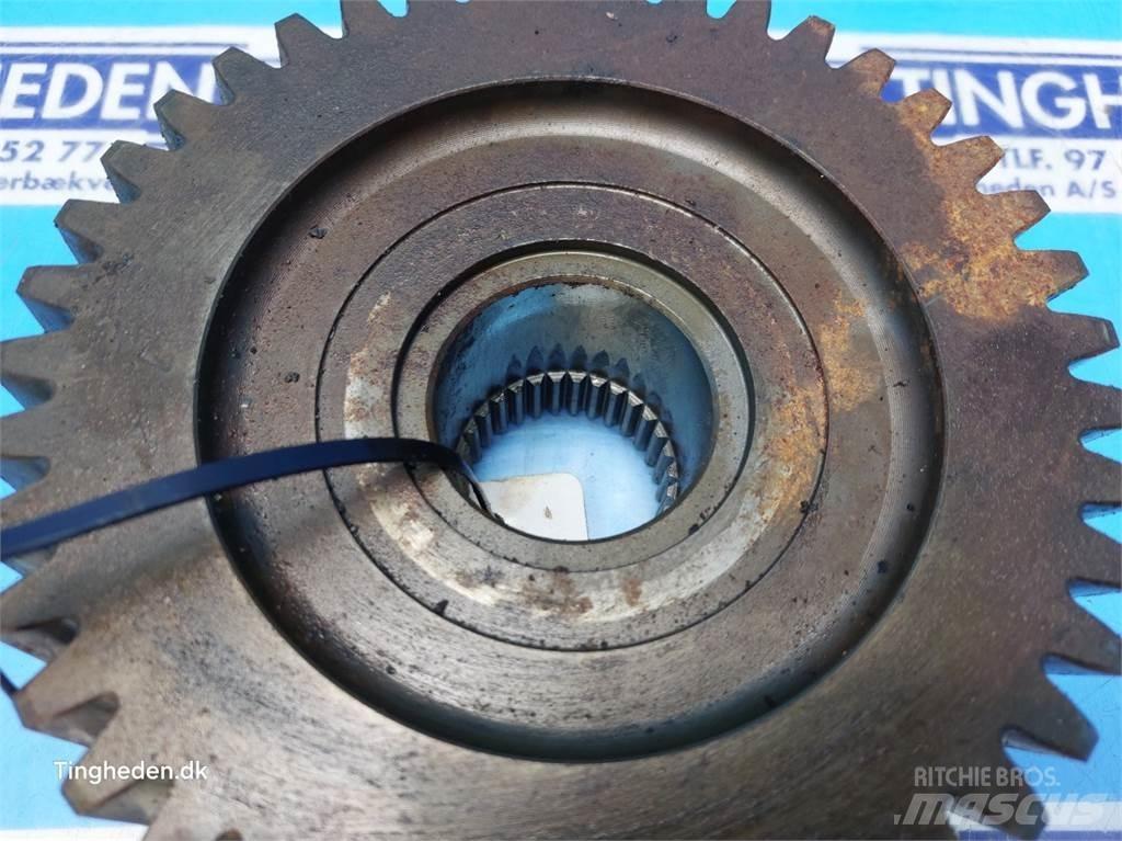 New Holland 8870 传动装置