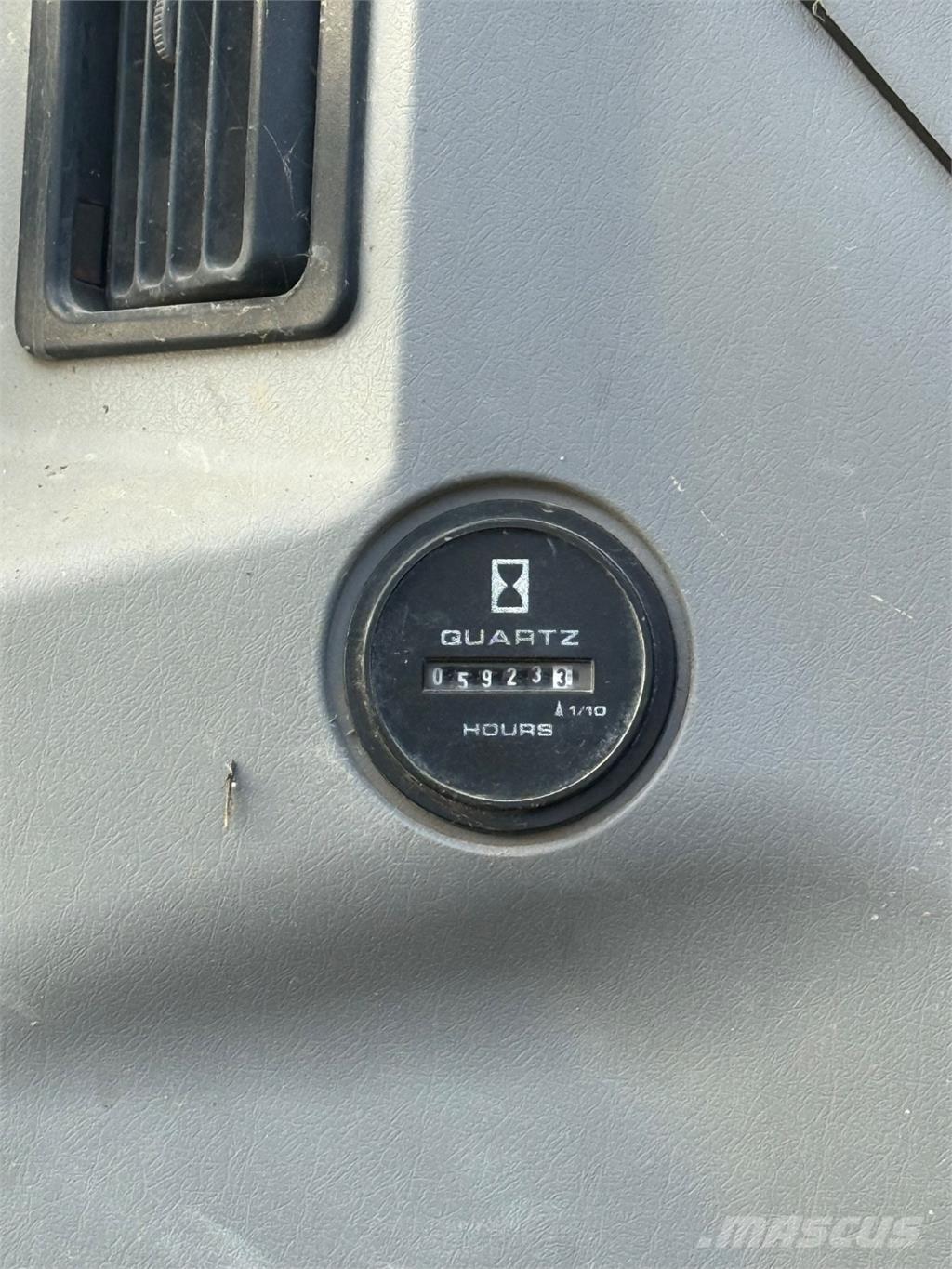 New Holland E305 履带挖掘机