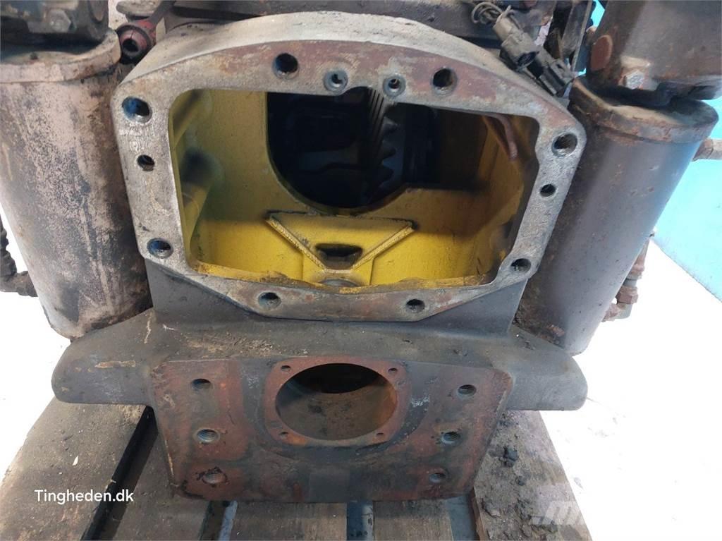 New Holland G190 传动装置