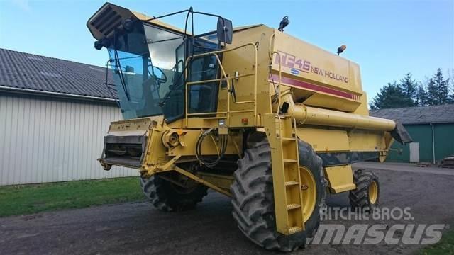 New Holland TF46 联合收割机