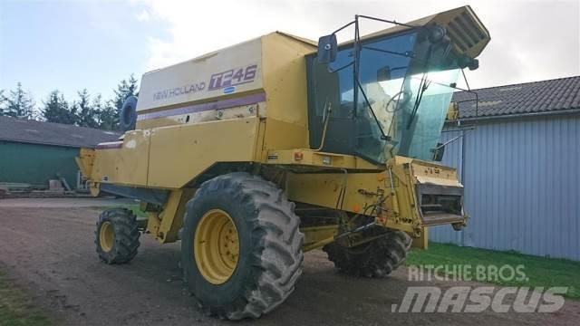 New Holland TF46 联合收割机