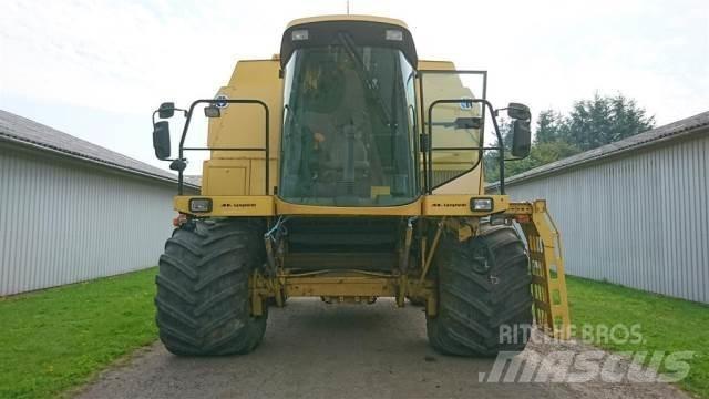 New Holland TF78 联合收割机