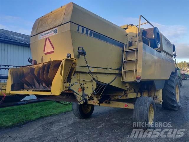 New Holland TX65 联合收割机