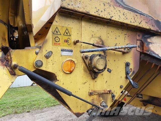 New Holland TX68 联合收割机