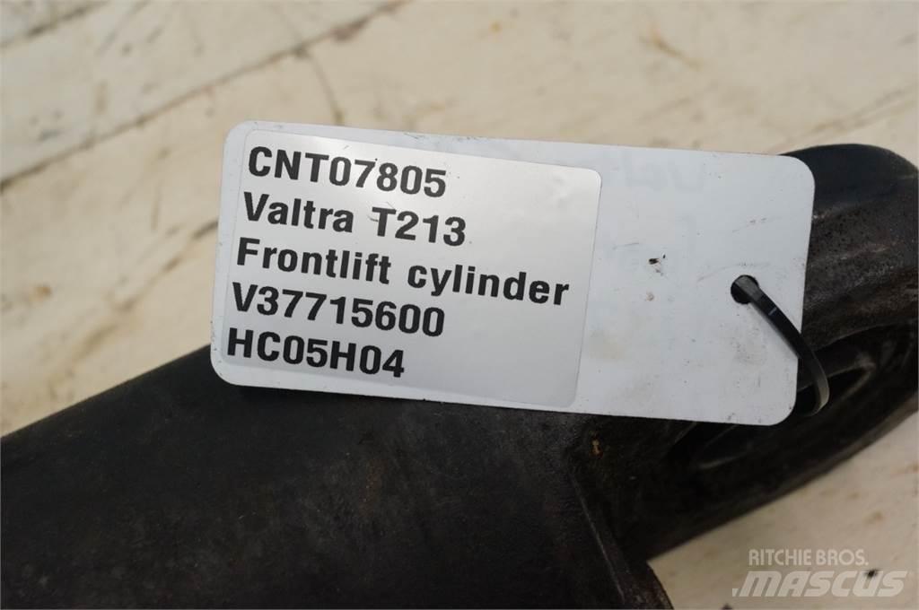 Valtra T213 前装载配件