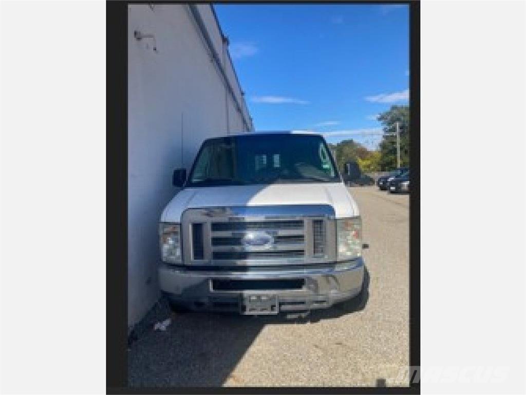 Ford E250 大型面包车