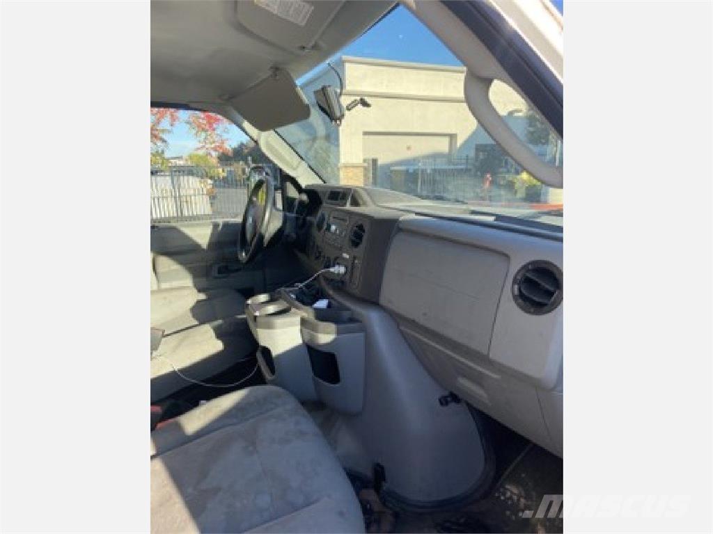 Ford E350 厢式货车